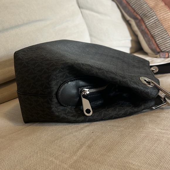 Pre Loved Michael Kors Auth Monogram Canvas and Leather - Picture 12 of 14